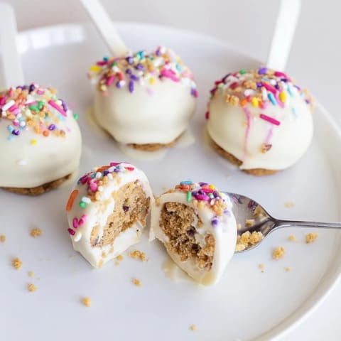 Cream Soda Spiced Biscuit Pops